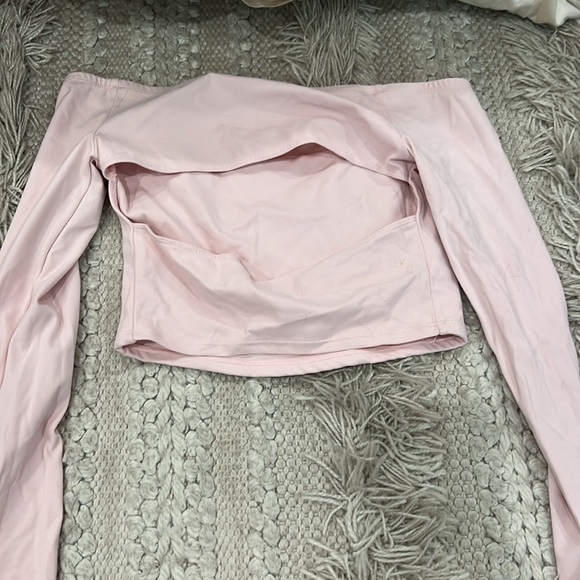 Garage off the shoulder and open back baby pink long sleeve - Picture 3 of 3